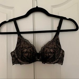 32 B Victoria’s Secret bra